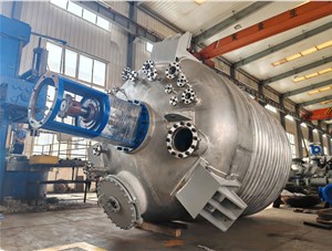 14500L不銹鋼外盤(pán)管夾套加熱工業(yè)反應(yīng)釜已完工發(fā)往俄羅斯